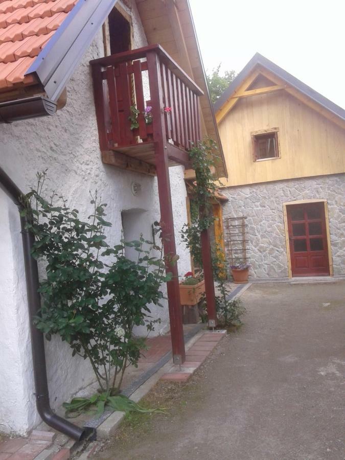 Hotel Latin à Plaški Extérieur photo